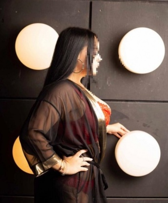 Экспрессивная и горячая красотка готова погрузить тебя в мир страсти и разврата. Приезжай ко мне, не пожалеешь! 10549, 24 года